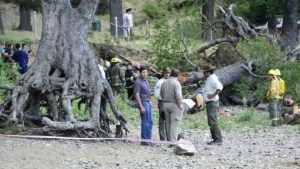 Dura carta del padre de la nena que murió en el camping de San Martín de los Andes: qué dice de los despidos en Parques