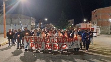 La marcha de antorchas fue este sábado a la medianoche. Foto: https://www.facebook.com/jorge.casella.18/posts/pfbid02dnKYFBB5uJjk13LaCdYEW5jCLUsTosL83dath1fCmxaJ3wNSs1Z18MrRiLhX2CANl 