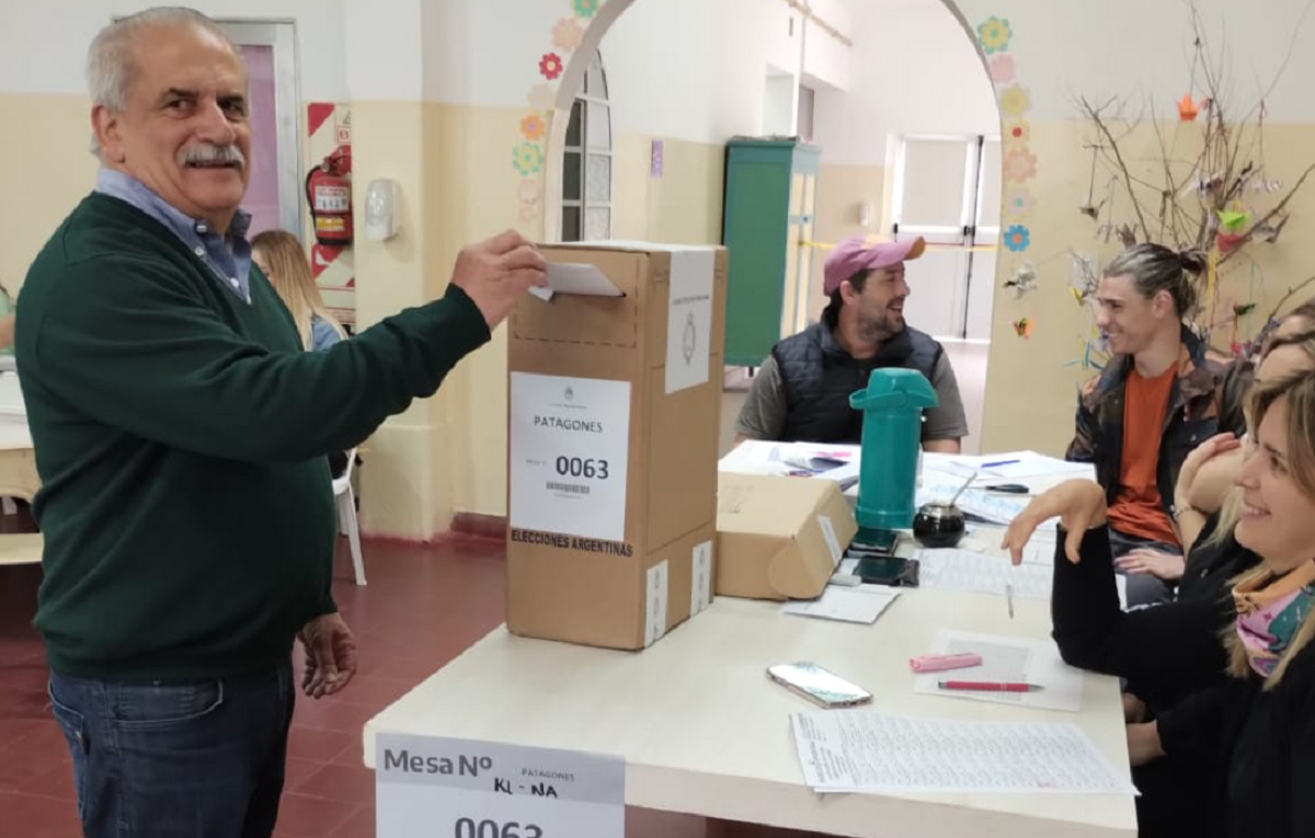 Marino al momento de votar en Stroeder. Foto: gentileza.