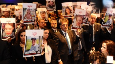 El candidato presidencial de Unión por la Patria en el acto de la DAIA. 