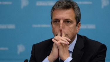 Massa busca frenar el dólar: se reunió con la AFIP y la Aduana por los allanamientos a cuevas.