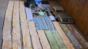 Cae banda narco que vendía droga en todo el Alto Valle de Neuquén: secuestran armas y dólares