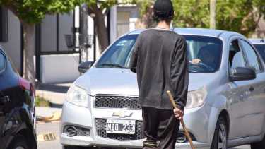 Lavacoches en Roca: el oficialismo busca una ordenanza integral y el proyecto opositor quedó en comisión