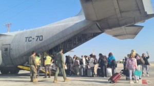 Llegó a Roma el primer contingente de argentinos evacuados de Israel