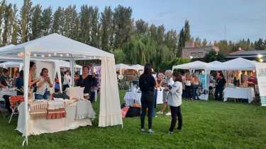 Este domingo, la mejor excusa para pasarla bien en Roca, al aire libre: gastronomía, arte y compras