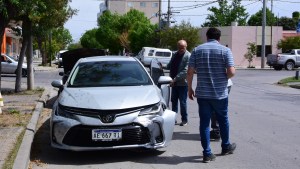 Chocó el candidato a diputado por JSRN, Luis Di Giácomo en el centro de Roca