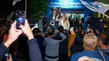 Martín y Emilia Soria. “Nos vas a defender como el tigre que sos”, le dijo la intendenta a su hermano. (Foto: Juan Thomes)