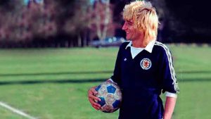 La increíble historia de Rod Stewart en el Mundial &#8217;78: una apuesta con Elton John, el papá de Mercury y un violento asalto