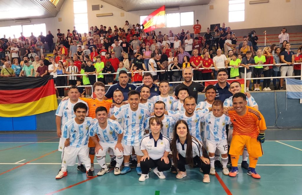 La Selección Argentina participó y ganó la Eurocopa de Talla Baja. Foto: Talla Baja Argentina.