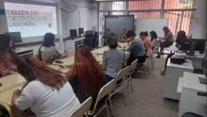 Cómo salir a buscar trabajo: este taller en Roca ayuda a cómo organizarse y presentarse