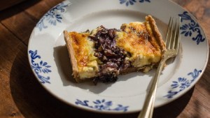 Tarta de cebollas caramelizadas al Malbec