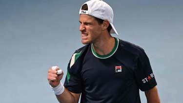 El Peque Schwartzman levantó su nivel y derrotó a Cerúndolo en Tokio.