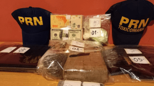 Secuestran 1,5 kilos de cocaína, 25 millones de pesos, dólares y reales; hay cuatro detenidos en Roca