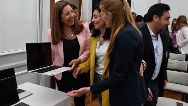La gobernadora Carreras encabezó el acto en el Salón Gris de Casa de Gobierno en la capital rionegrina. Foto: Marcelo Ochoa
