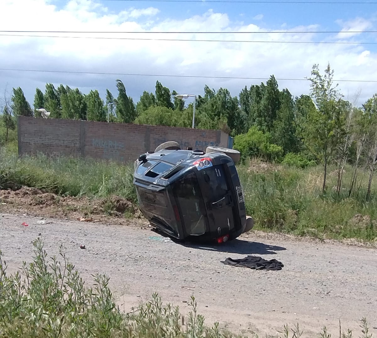 Recorrieron los barrios de Neuquén con una camioneta robada que luego volcaron 