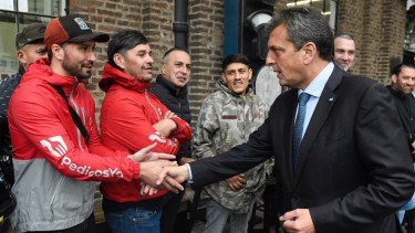 Massa y los anuncios laborales, uno por uno: planes sociales, discapacidad y deliverys