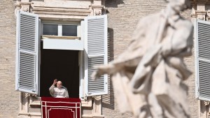 El papa Francisco no pudo leer un discurso y dijo «no estoy bien de salud»: la explicación del Vaticano