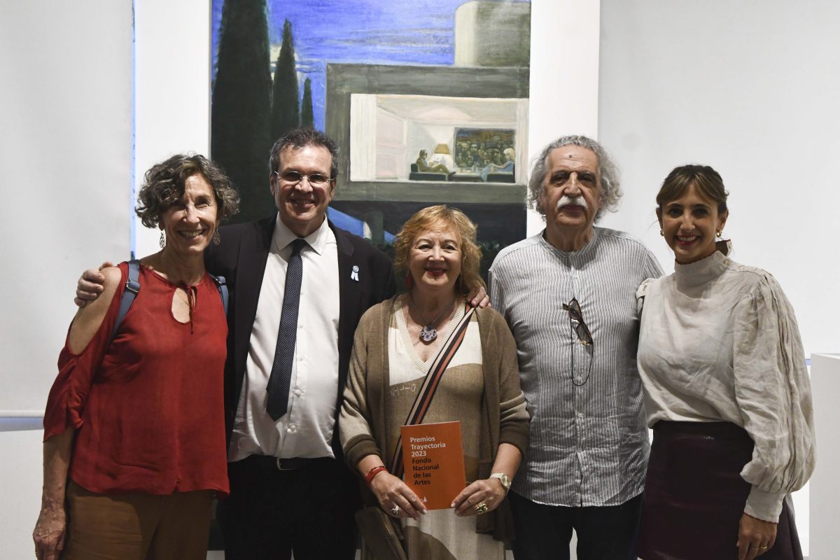 Mariana Sirote, primera desde la izquierda, recibió el merecido Premio Trayectoria otorgado por el Fondo Nacional de las Artes.
