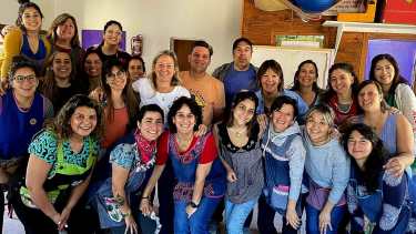 Los trabajadores del Jardín Mundo Nuevo junto a la legisladora María Eugenia Martini. Foto: gentileza