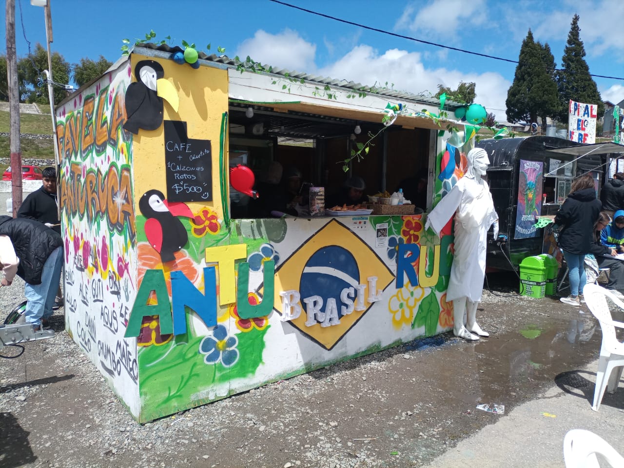 El stand de Brasil corresponde a la escuela Antu Ruca. Foto: gentileza