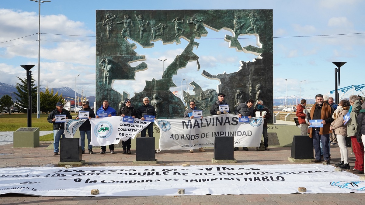 Tras el debate de anoche, los exxcombatientes de Malvinas del CECIM La Plata expresaron su rechazo a Javier Milei y llamaron a votar por Sergio Massa. Foto Facebook Causa Malvinas.