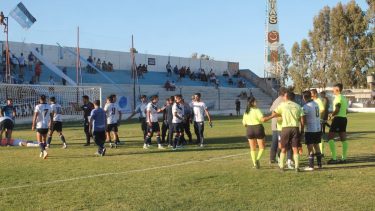Centenario y Don Bosco jugaron solo 45 minutos hasta la suspensión. (Foto: Gentileza Enrique Escobar)