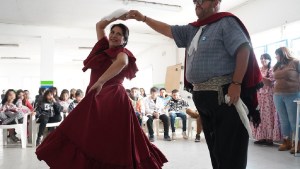 Cipolletti comienza a vivir el folklore con el Festival Semana de la Tradición