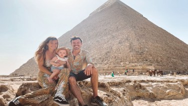 Marianela, Alma y Kevin en Egipto.