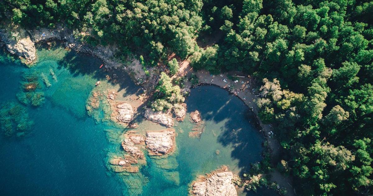 La joya de la cordillera que tienta con un verano de playas increíbles