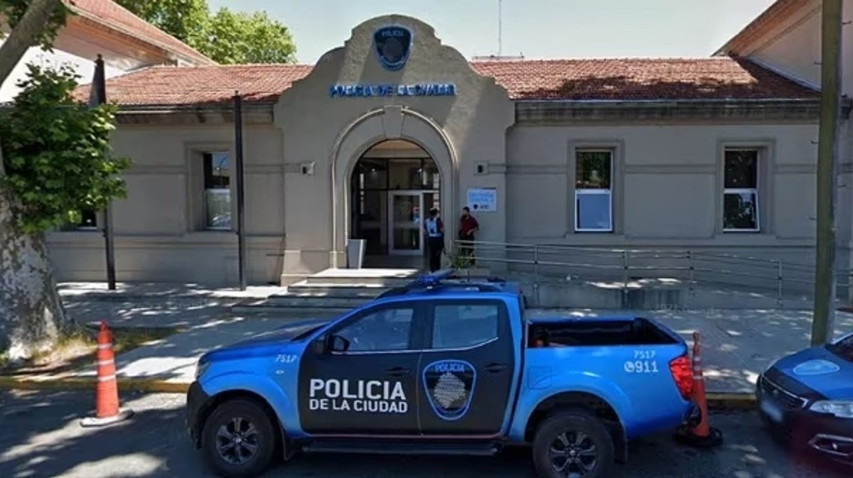 Murió un turista francés en una comisaría de Retiro: había sido víctima de un robo