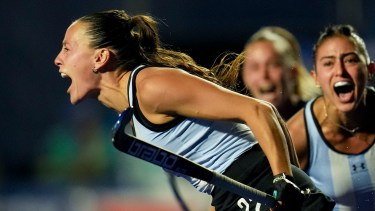 Eugenia Trinchinetti le dio el triunfo a Las Leonas en la final de los Juegos Panamericanos. (AP Photo/Dolores Ochoa)