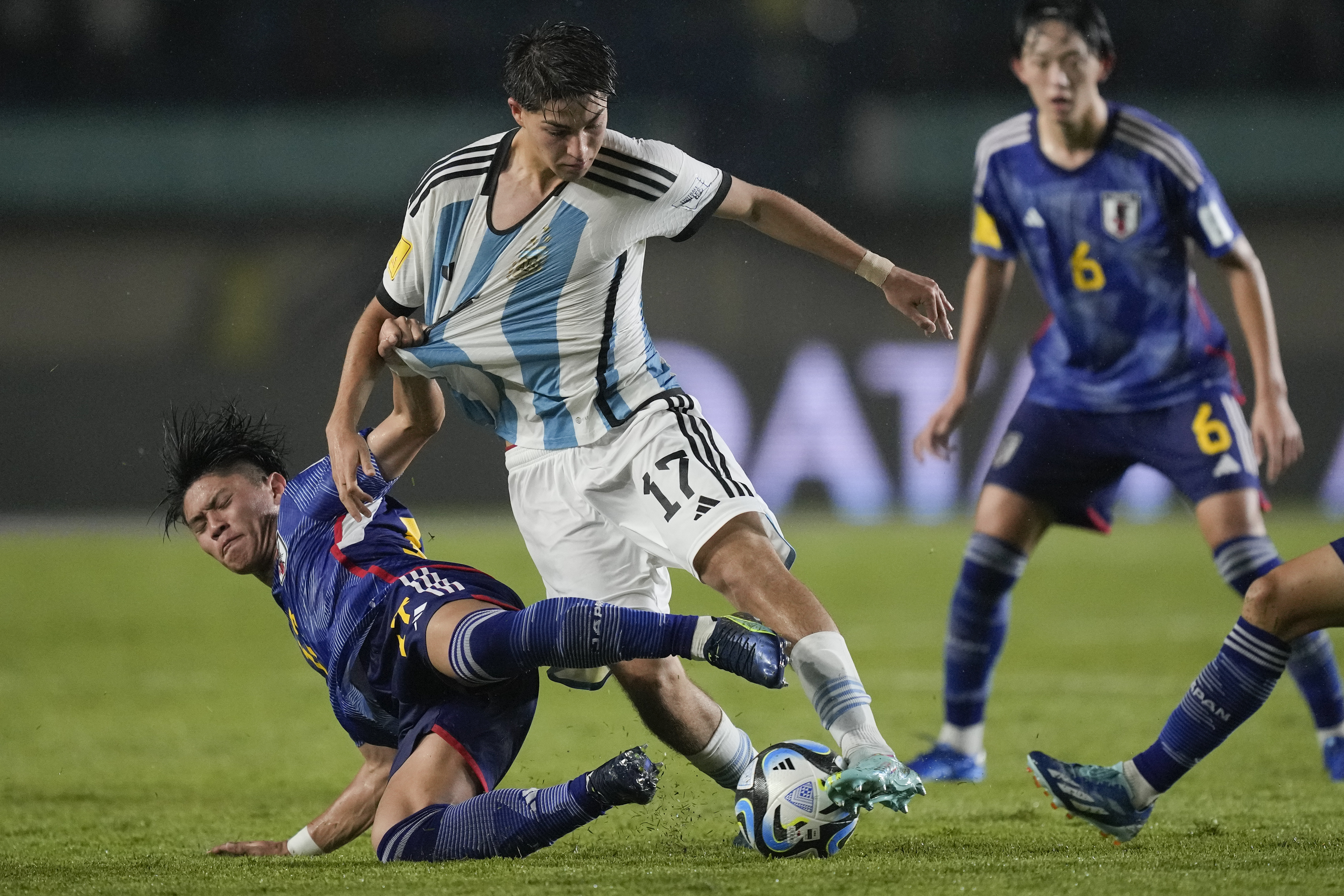 Valentino Acuña, autor del segundo gol para Argentina. (AP Photo/Achmad Ibrahim)