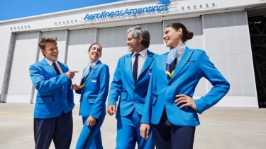 Así son los nuevos uniformes de Aerolíneas, en colaboración con Benito Fernández y Sarkany.