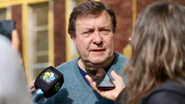 Weretilneck votó en Cipolletti y dijo que "hasta ahora no habíamos tenido nunca la posibilidad de tener que optar entre dos cosas tan fuertes, tan distintas".