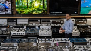 Cómo se adaptan los comercios de Bariloche para subsistir en tiempos de alta inflación