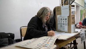 Con dos meses de demora, comenzaron a cobrar las autoridades de mesa de la elección en Bariloche