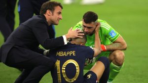 Dibu Martínez: «Cuando Messi y Cristiano se retiren, Mbappé ganará muchos Balones de Oro»