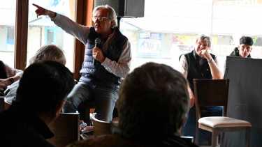 Ayer se realizó una consulta pública donde se conoció el proyecto de urbanización del cerro Catedral. Foto: Chino Leiva