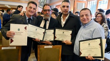 Los concejales electos recibieron sus diplomas. Foto: Chino Leiva