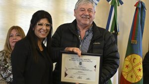 La tensión entre Cortés y Gennuso se trasladó a la entrega de diplomas