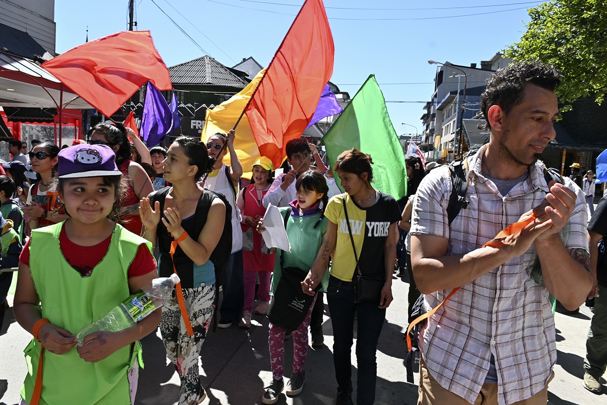 La tradicional marcha concluyó en el Centro  Cívico. Foto: Chino Leiva