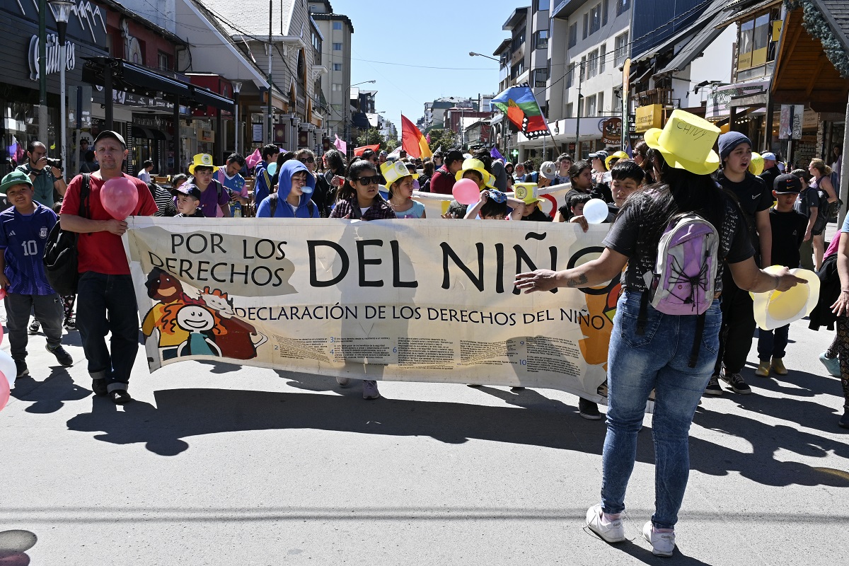 El Grupo Encuentro encabeza la Marcha por los Derechos de los Niños y Adolescentes. Foto: Chino leiva