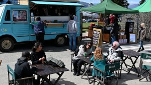 El balotaje pone en pausa las reservas y los precios para el verano en Bariloche