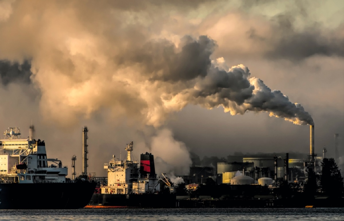 El calentamiento global que estamos viviendo es el resultado de la quema de combustibles fósiles como el carbón, el petróleo y el gas natural. Foto de Chris LeBoutillier en Unsplash.