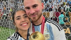 Apuntan a Camila Mayan por el escándalo de las infidelidades en la Selección Argentina
