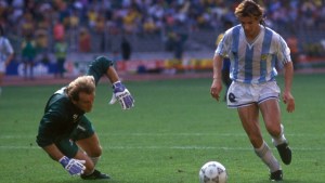 Otro Claudio amarga a Brasil en un Mundial: el Diablito y un gol a lo Caniggia, 33 años más tarde