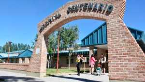 Rescataron a dos hombres que se ahogaban en un canal de riego de Centenario