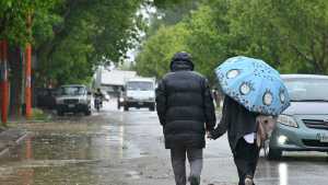 Lluvia en Cipolletti: calles inundadas pero de líquidos cloacales