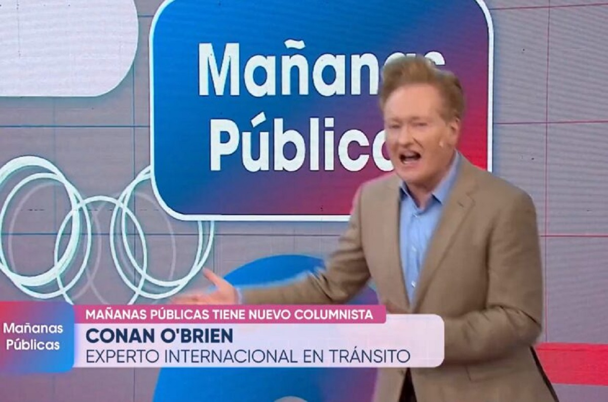 Conan O'Brien se divirtió en la pantalla de la TV Pública, en su visita a Buenos Aires.-