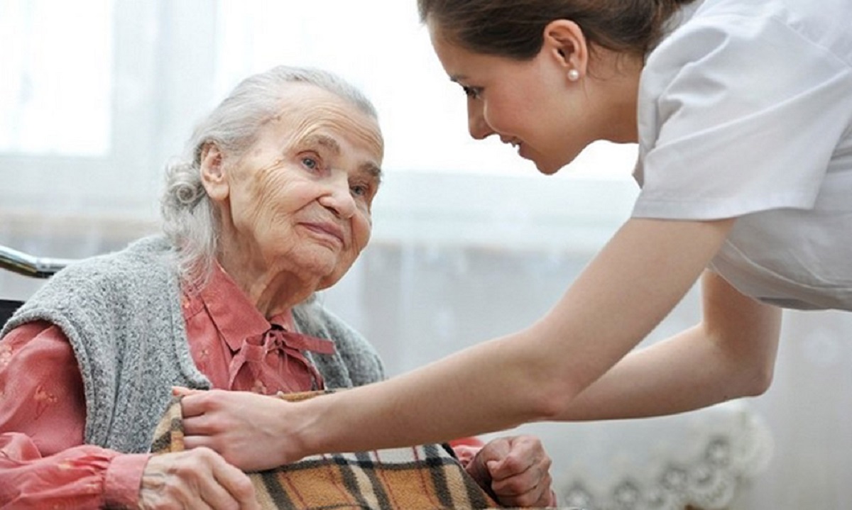 PAMI ofrece la posibilidad de acceder a cuidadores para adultos mayores.-